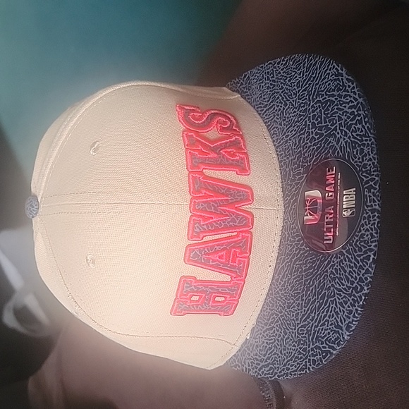Atlanta Hawks Ultra Game Cap, size adjustable, colors tan, red and black - Picture 8 of 8